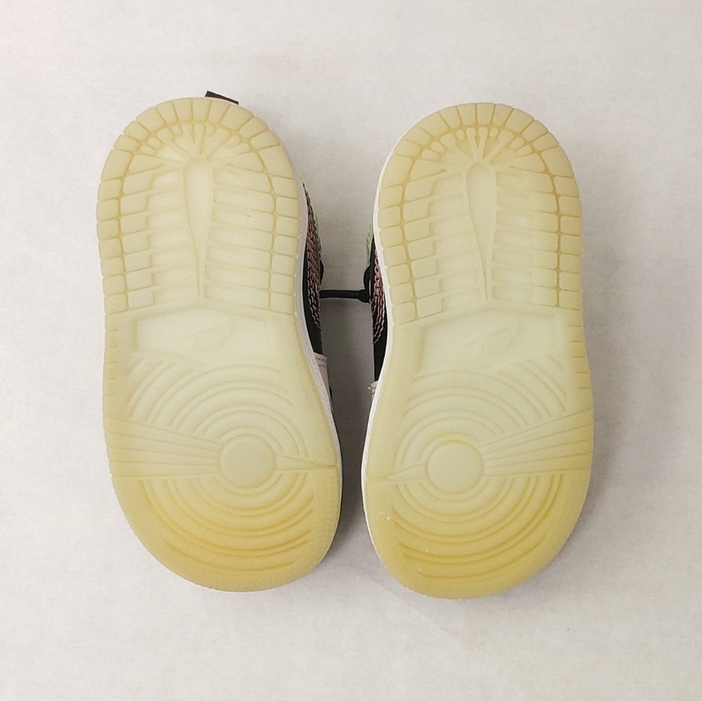 Air Jordan 1 Mid Glow In The Dark - Picture 6 of 8